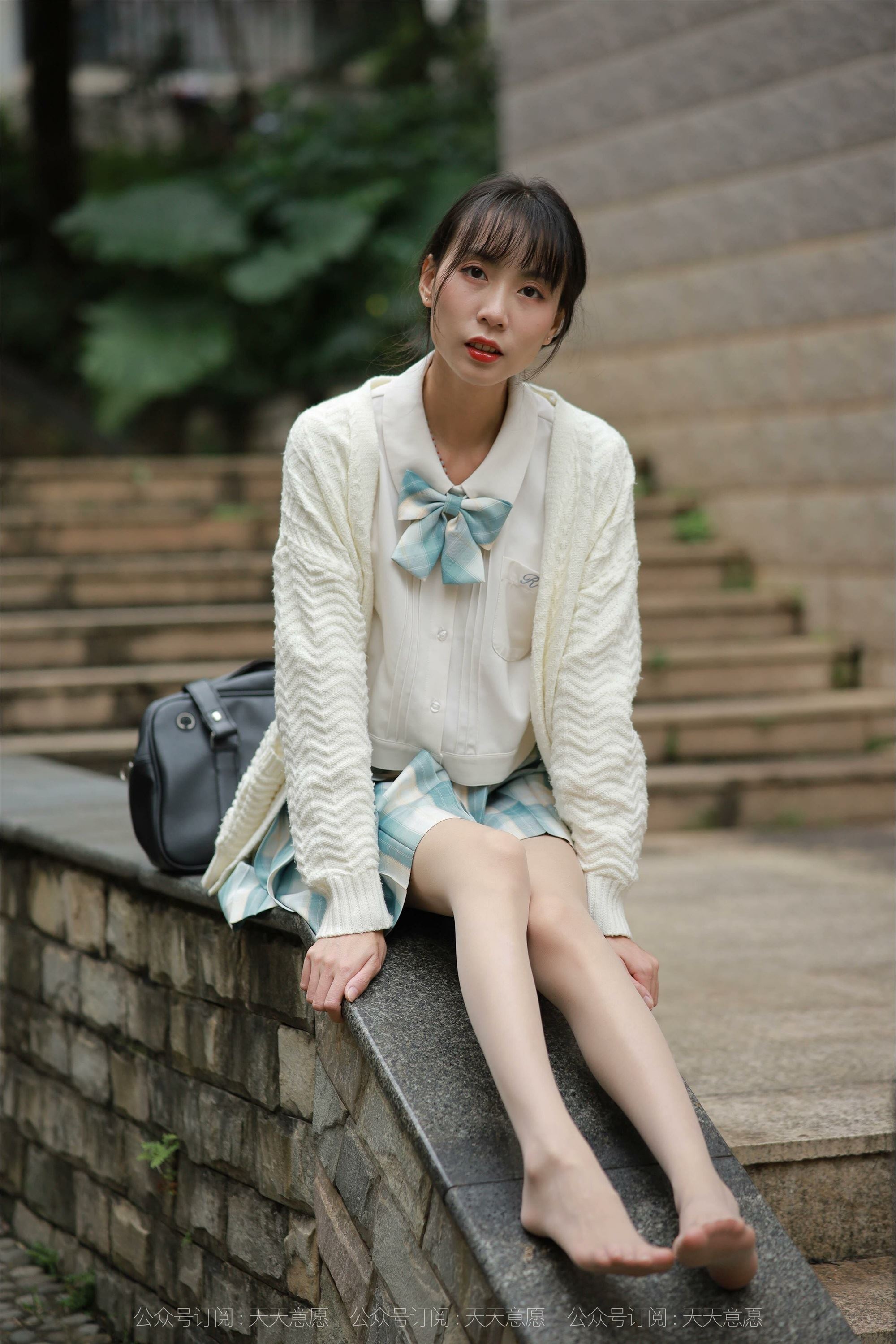 IESS异思趣向  2021.11.02 丝享家963：团团《长腿JK装》